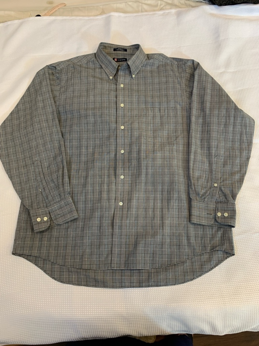 Chaps gray black white plaid button down men’s shirt